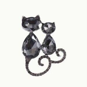 Elegant Crystal Cat Brooch Pin Gray Rhinestones Silver Tone